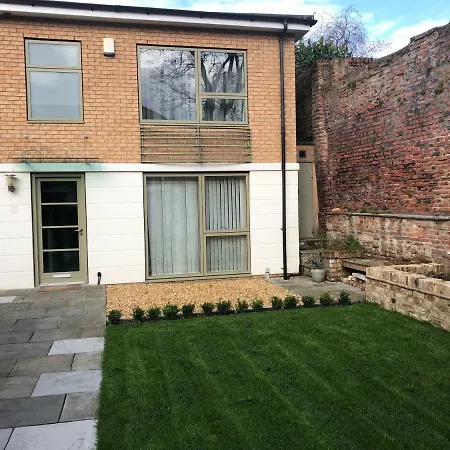 3 Summer House Mews *