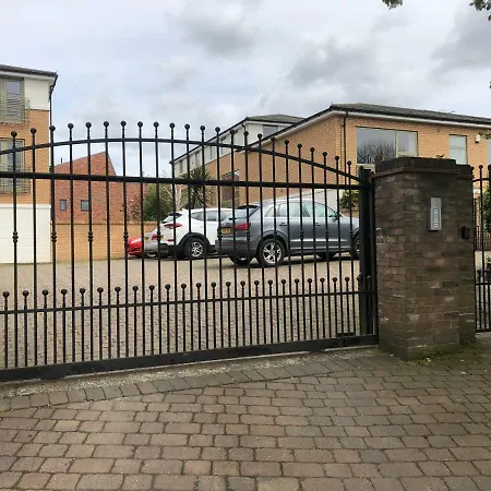 3 Summer House News *