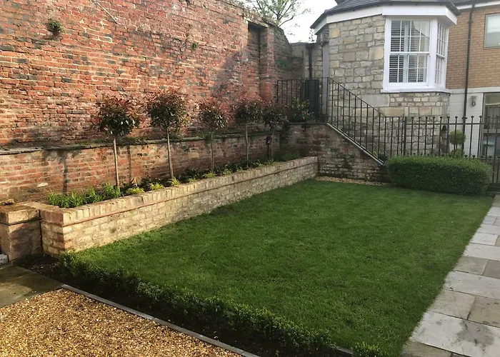 3 Summer House News * York